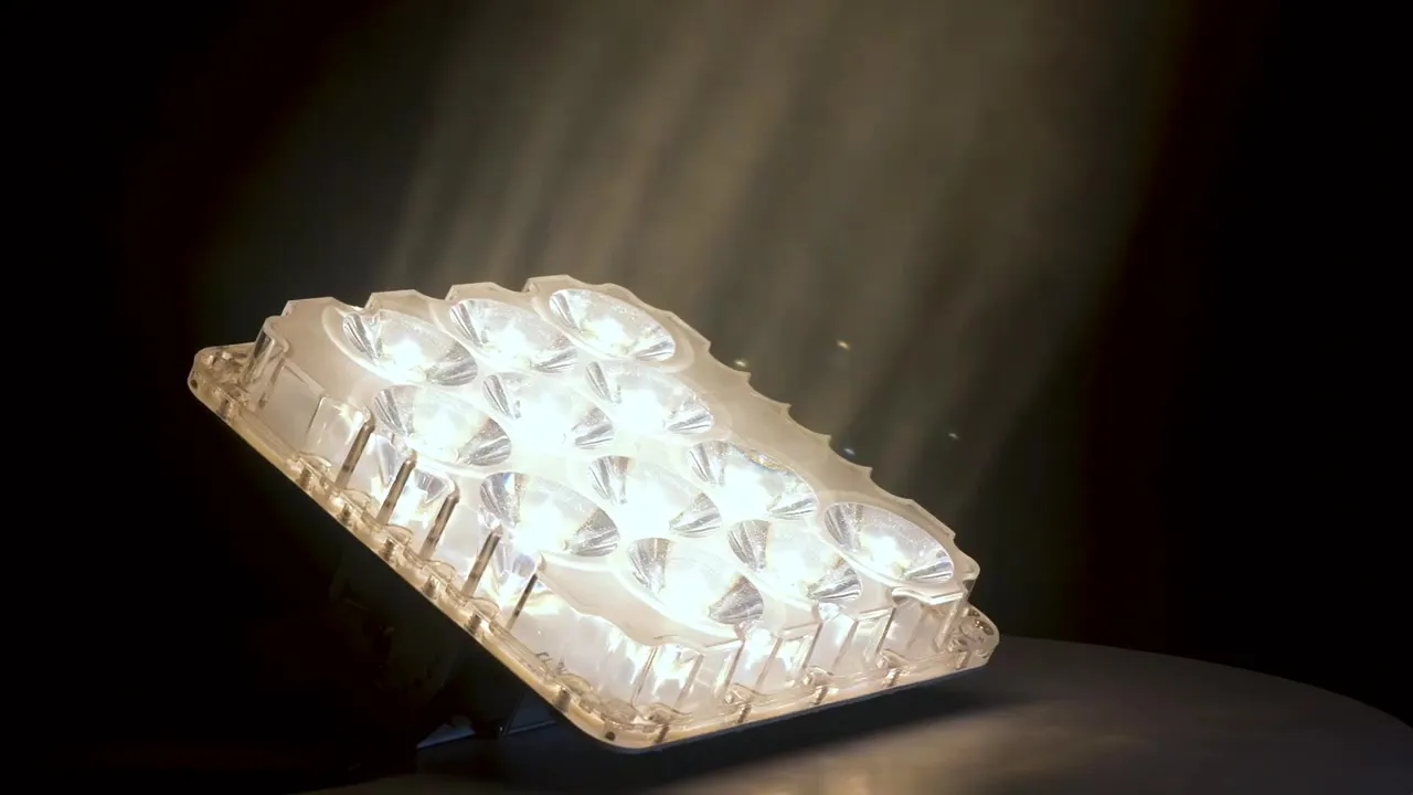 Групповой коллиматор Diolight светится над светодиодами